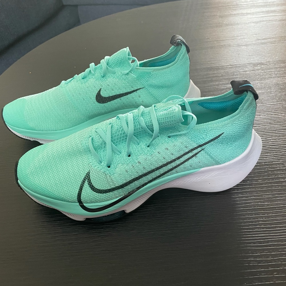 Women's Running Shoes
Nike Air Zoom Tempo NEXT